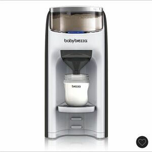 Baby Brezza formula pro advanced - white on white